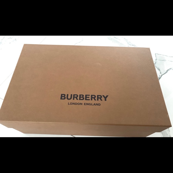 Burberry Logo Sliders - Picture 3 of 3